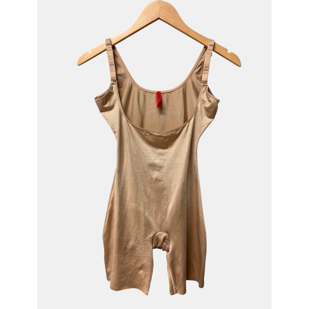 Spanx Mid-Thigh Bodysuit Women Medium Tan Nude Shapewear OnCore Slimming Shaper